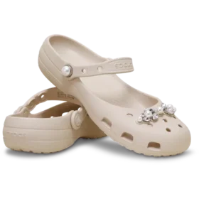 Bailarina clássica com pérolas