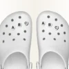 Berloques Jibbitz™ «Tiny Friendship» com a letra C