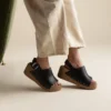 Chinelo de plataforma com tachas Dylan Chinelo de plataforma com tachas Dylan
