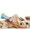 Cinnamon Toast Crunch x Classic All-Terrain Clog para crianças