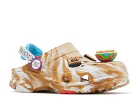 Cinnamon Toast Crunch x Classic All-Terrain Clog para crianças