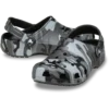 Classic Clog infantil com padrão de camuflagem