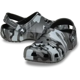 Classic Clog infantil com padrão de camuflagem