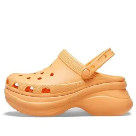 Classic Clog Retro Crocs com Sola Grossa, Laranja, Sandálias com Baleia Pequena