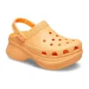Classic Clog Retro Crocs com Sola Grossa, Laranja, Sandálias com Baleia Pequena