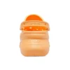 Classic Clog Retro Crocs com Sola Grossa, Laranja, Sandálias com Baleia Pequena
