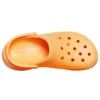 Classic Clog Retro Crocs com Sola Grossa, Laranja, Sandálias com Baleia Pequena