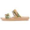 Classic Crocs com Estampado de Camuflagem «Tan Green»