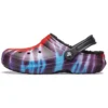 Classic Tie-Dye Stay Warm Cozy Crocs Pantufas Desportivas Unissexo Roxo Vermelho