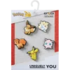 Conjuntos de 5 berloques Jibbitz™ com personagens Pokémon Conjuntos de 5 berloques Jibbitz™ com personagens Pokémon