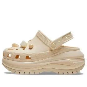 Mega Crush Clog com conchas e pérolas “Beige”
