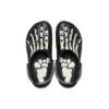 Pleasures x Classic Clog «Skeleton – Brilha no Escuro»