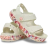 Sandália Crocband™ Cruiser Glow Confetti para crianças. Sandália Crocband™ Cruiser Glow Confetti para crianças.