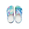 Sandálias Crocs de praia unissexo multicoloridas com detalhes em branco