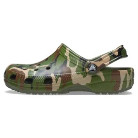 Sandálias de praia com camuflagem verde-militar