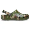 Sandálias de praia com camuflagem verde-militar