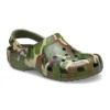 Sandálias de praia com camuflagem verde-militar